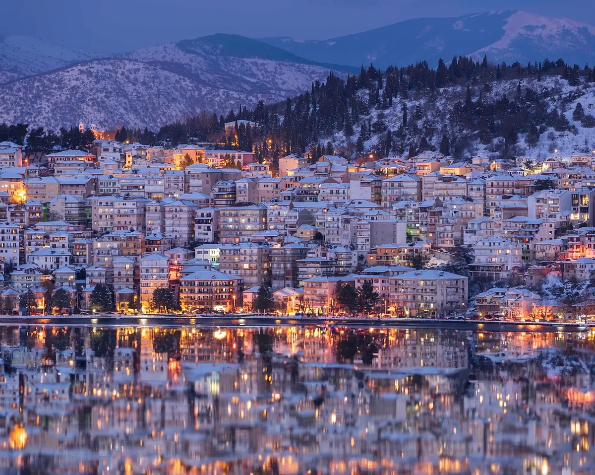 8 Lakeside Towns for a Cottage-Style Weekend Getaway (Seasonal Guide)