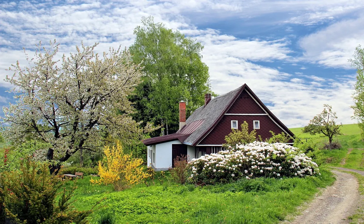 A Month-by-Month Cottage Garden Checklist for Zones 3–5