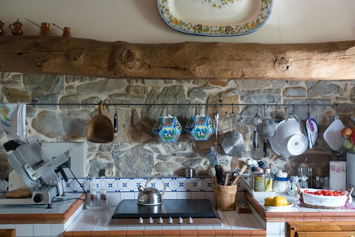Cottage Kitchen Renovation on a Budget: 7 Cost-Saving Choices That Still Look Rustic